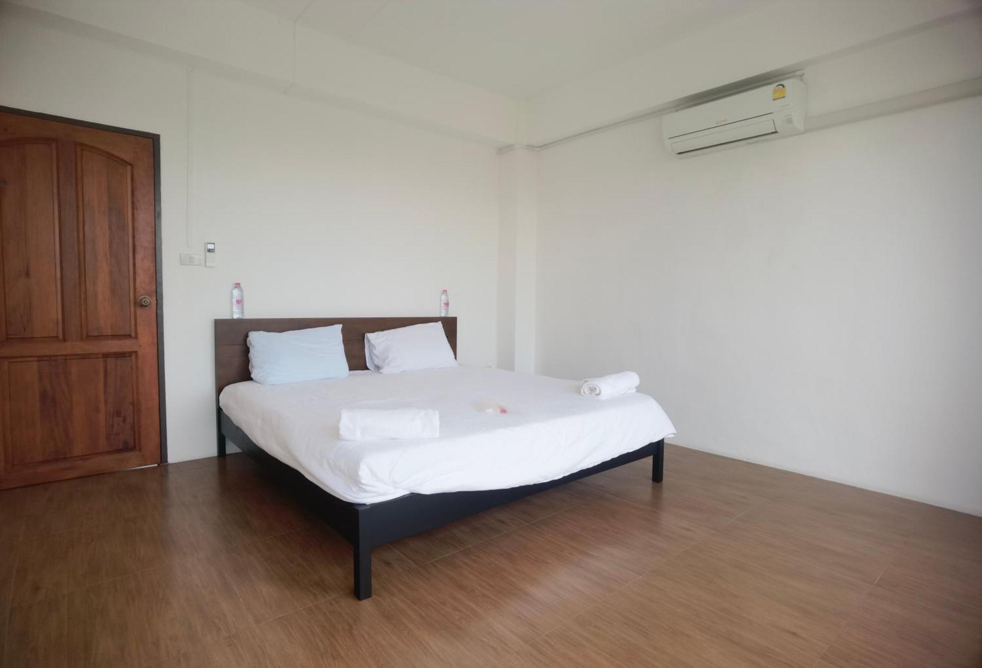 ホテル 115 Townhouse Ban Khlong Krang エクステリア 写真