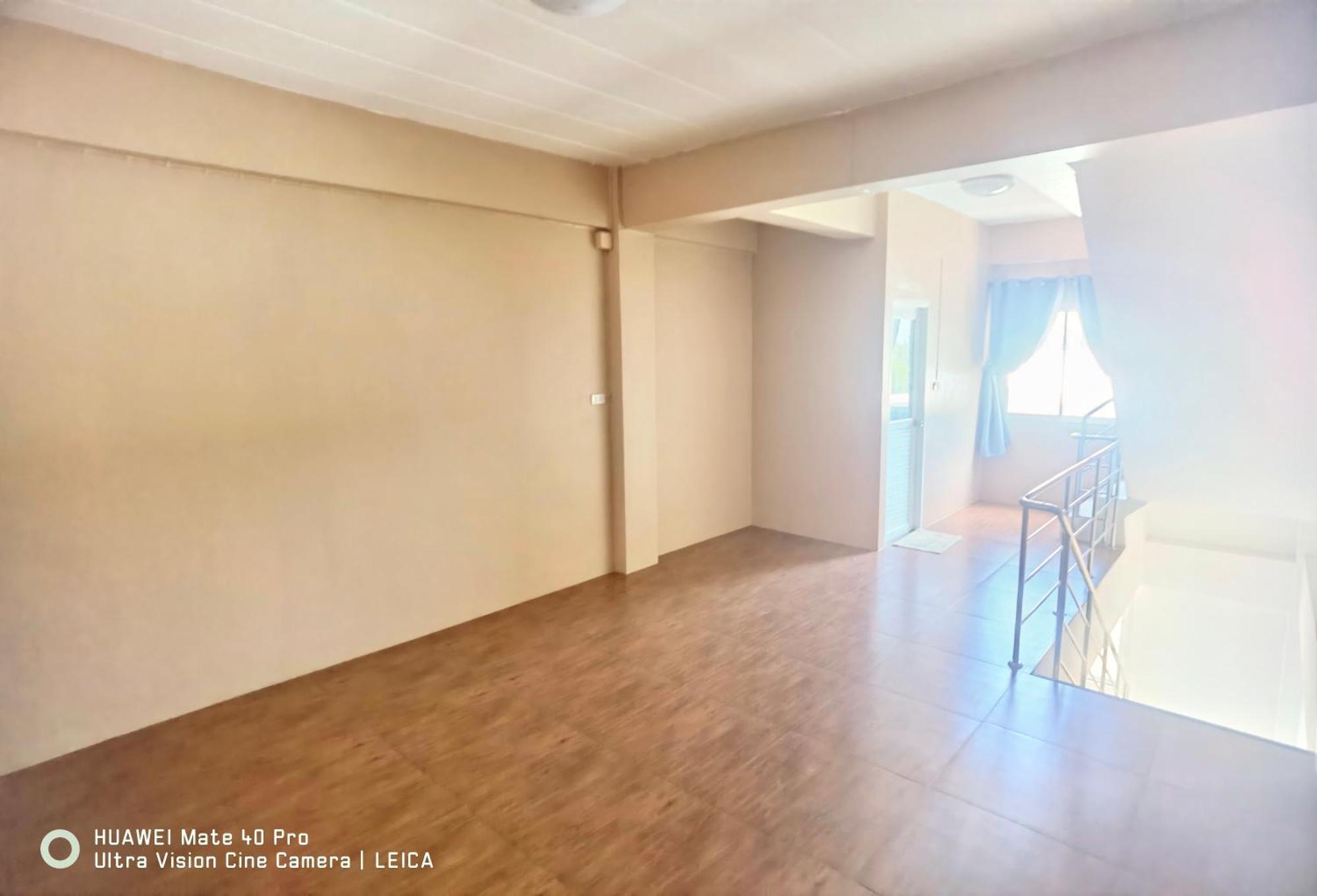 ホテル 115 Townhouse Ban Khlong Krang エクステリア 写真