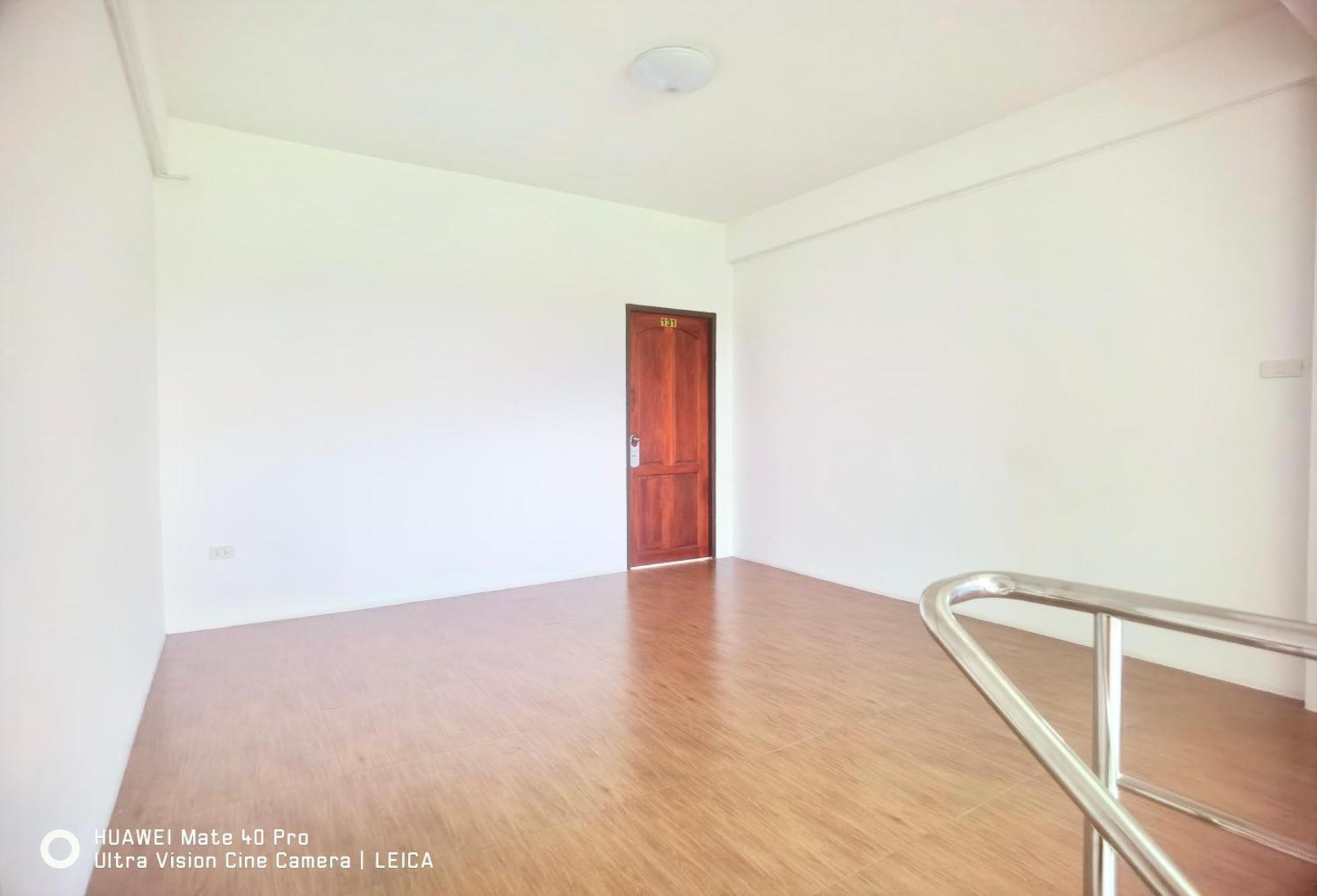 ホテル 115 Townhouse Ban Khlong Krang エクステリア 写真
