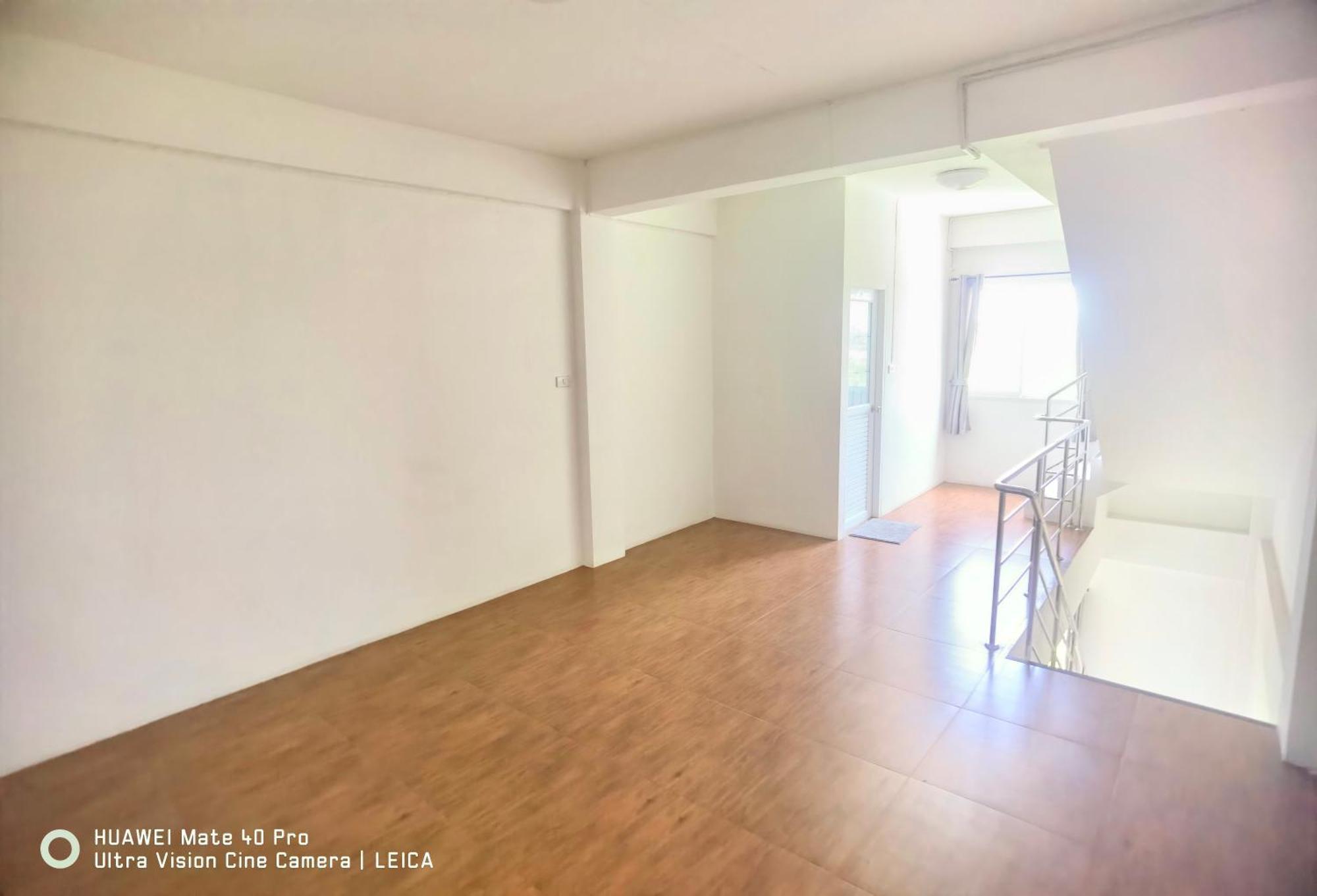 ホテル 115 Townhouse Ban Khlong Krang エクステリア 写真