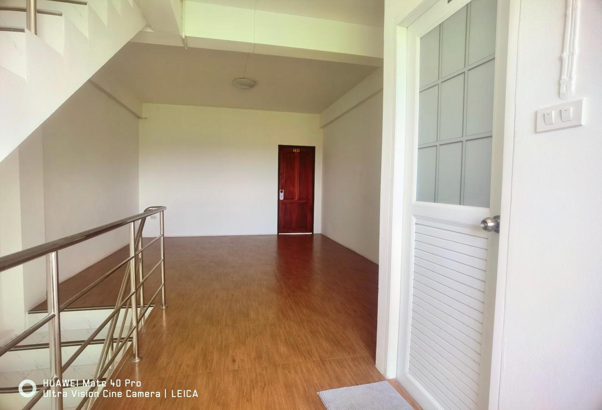 ホテル 115 Townhouse Ban Khlong Krang エクステリア 写真