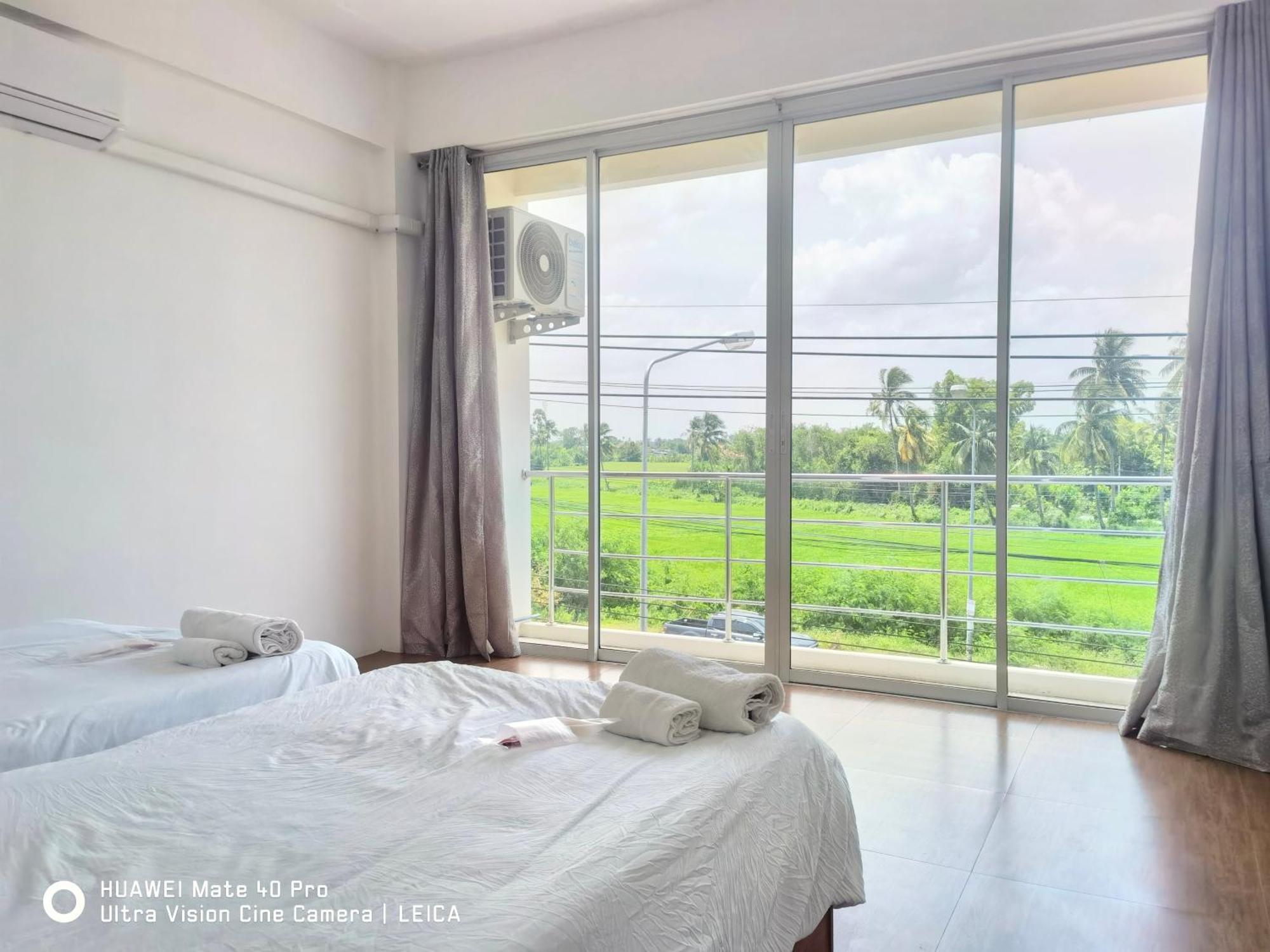 ホテル 115 Townhouse Ban Khlong Krang エクステリア 写真