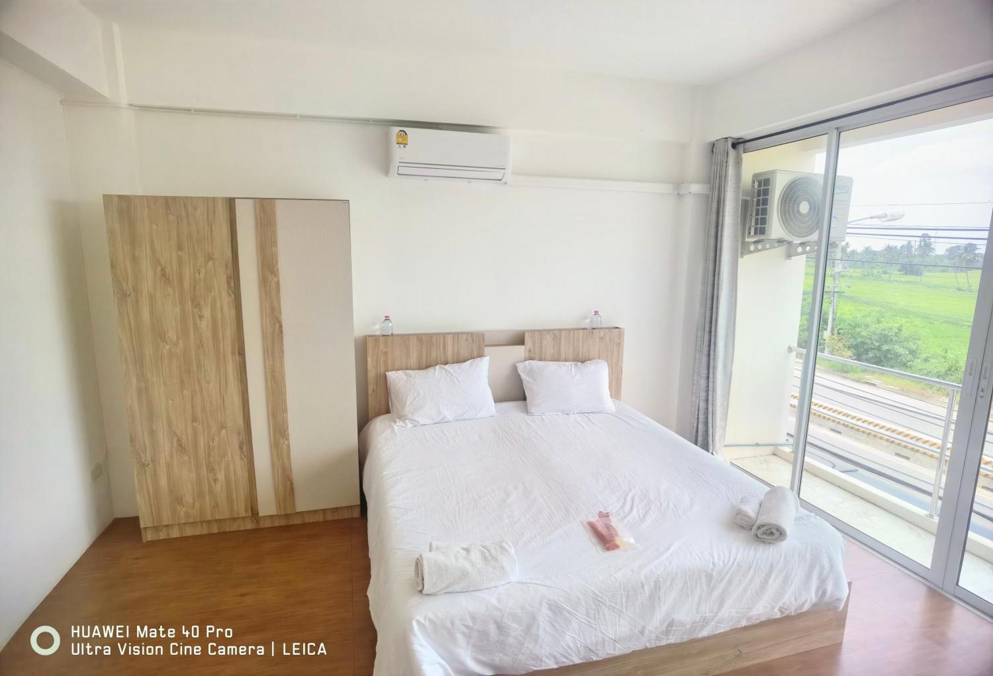 ホテル 115 Townhouse Ban Khlong Krang エクステリア 写真