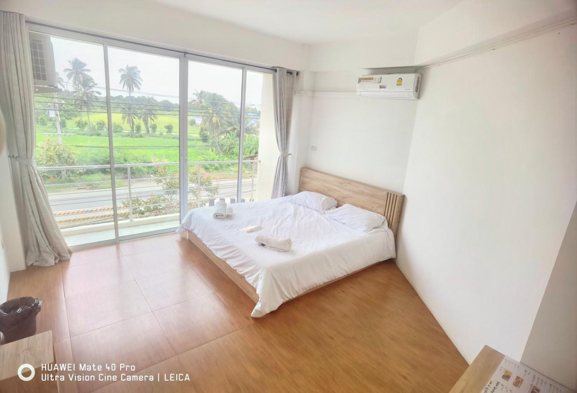 ホテル 115 Townhouse Ban Khlong Krang エクステリア 写真