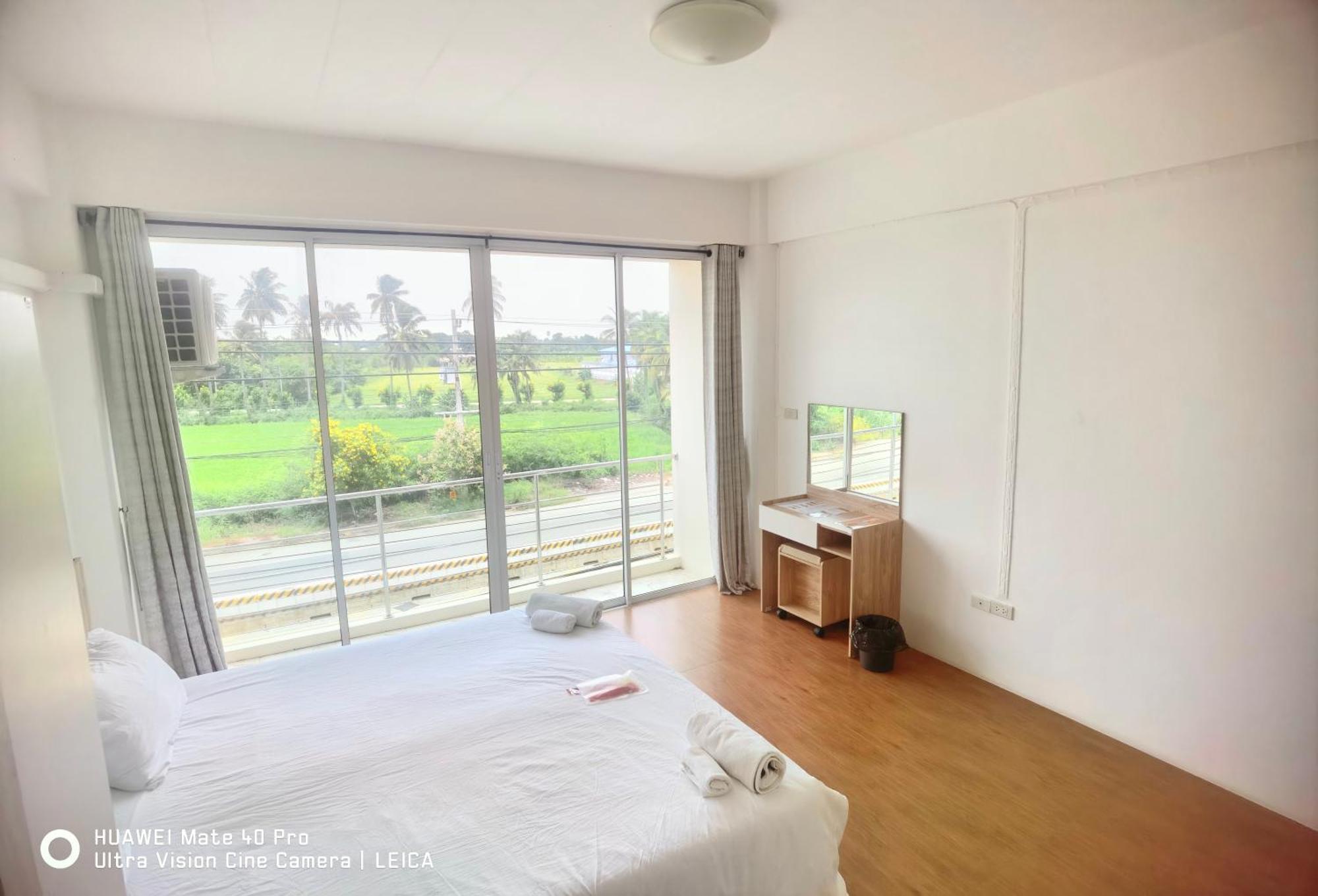ホテル 115 Townhouse Ban Khlong Krang エクステリア 写真