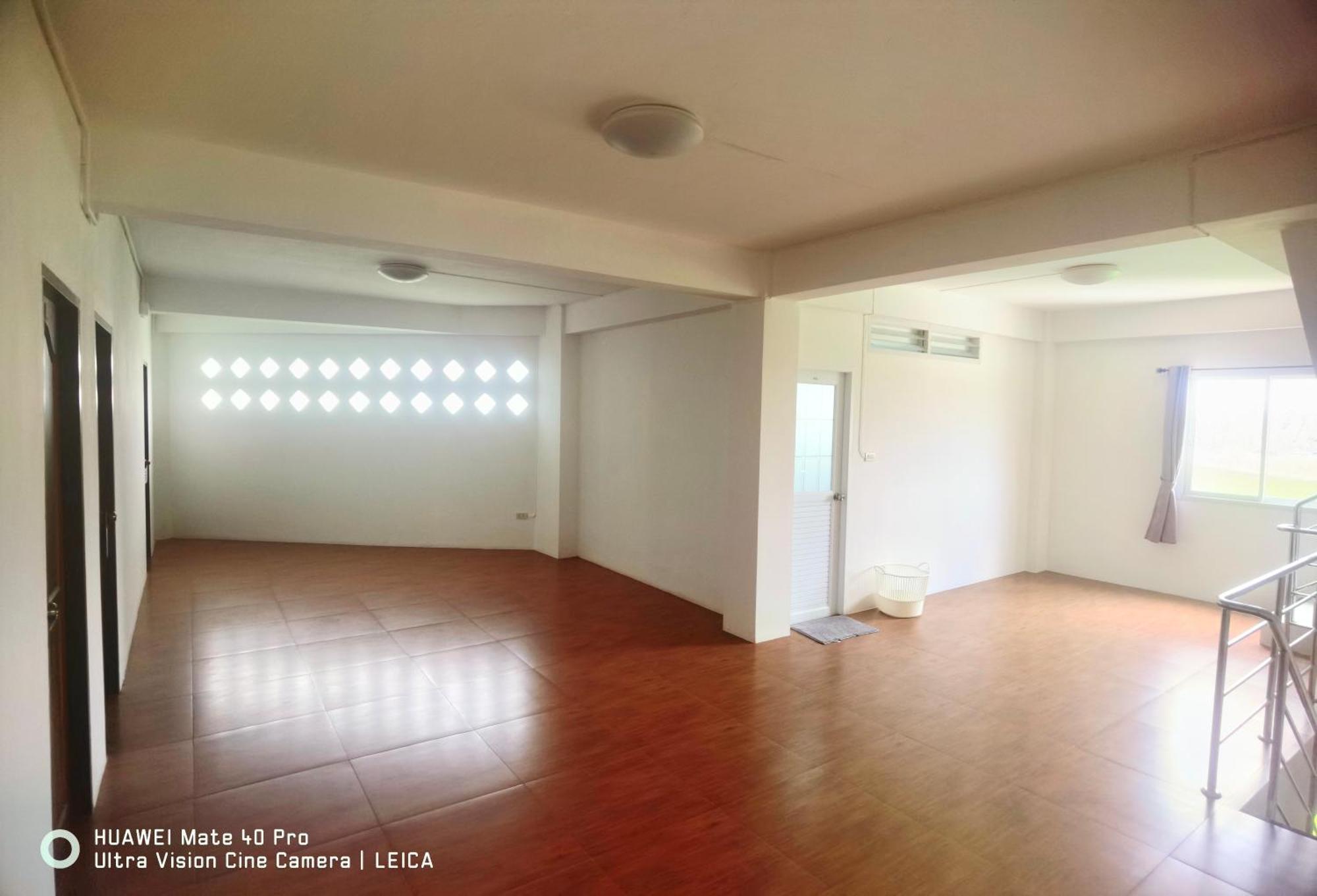 ホテル 115 Townhouse Ban Khlong Krang エクステリア 写真