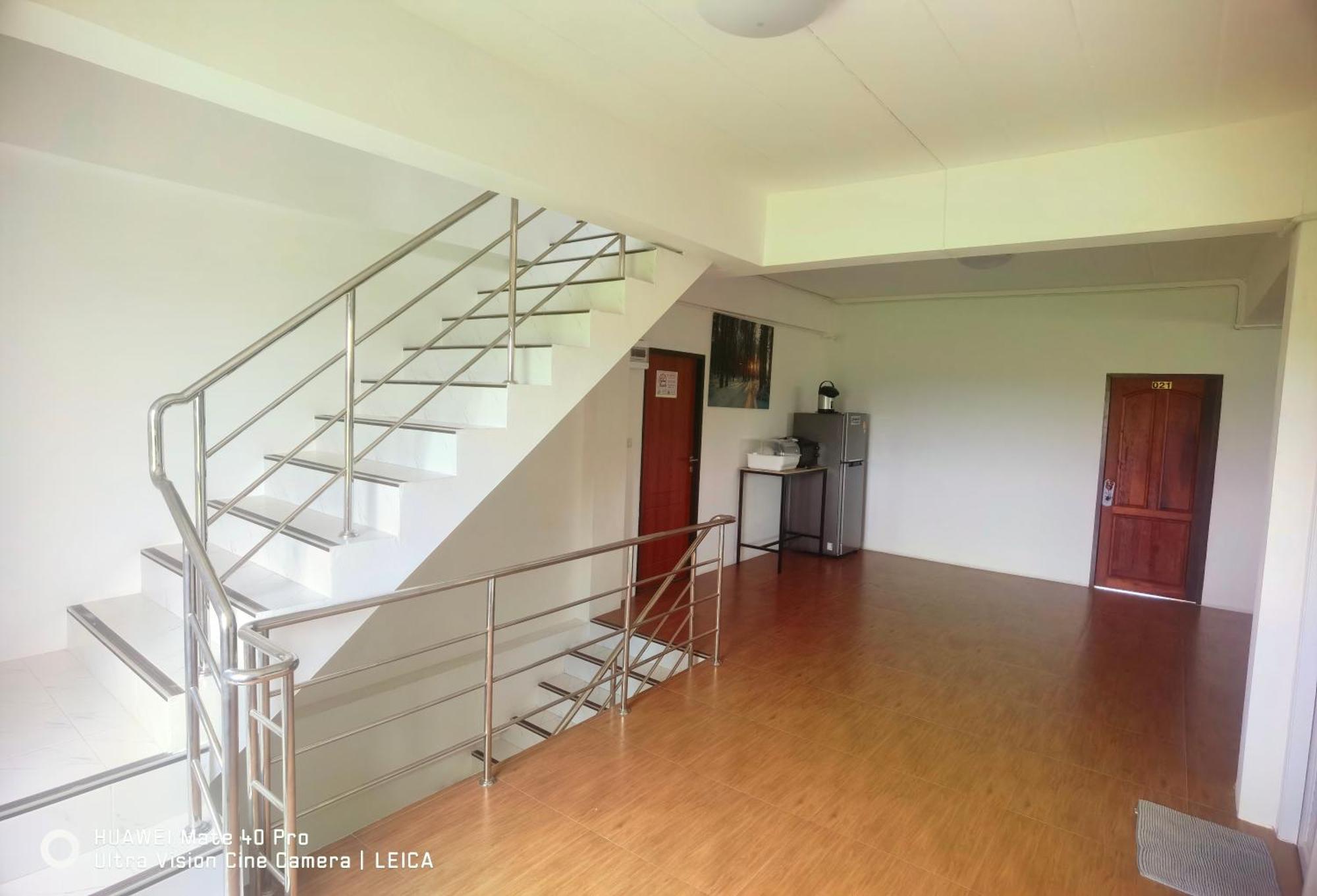 ホテル 115 Townhouse Ban Khlong Krang エクステリア 写真