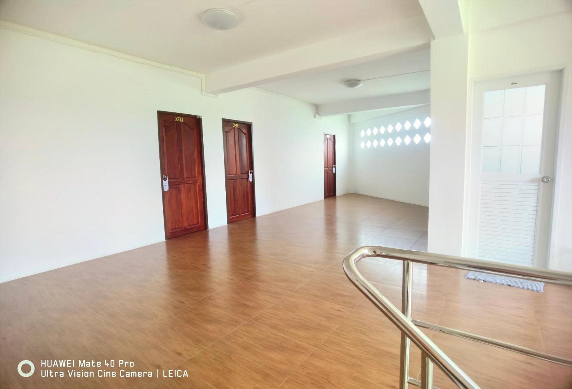 ホテル 115 Townhouse Ban Khlong Krang エクステリア 写真
