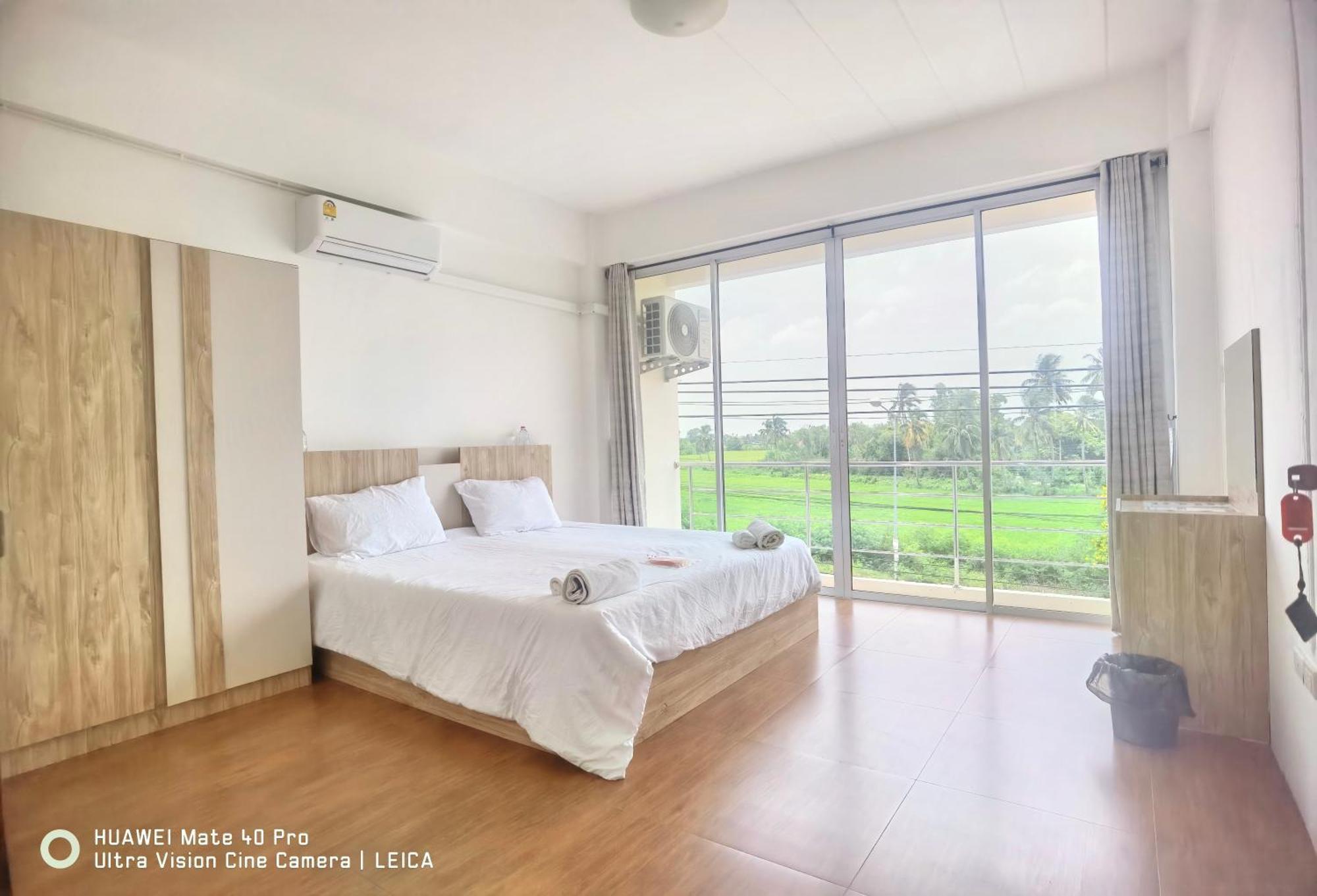 ホテル 115 Townhouse Ban Khlong Krang エクステリア 写真