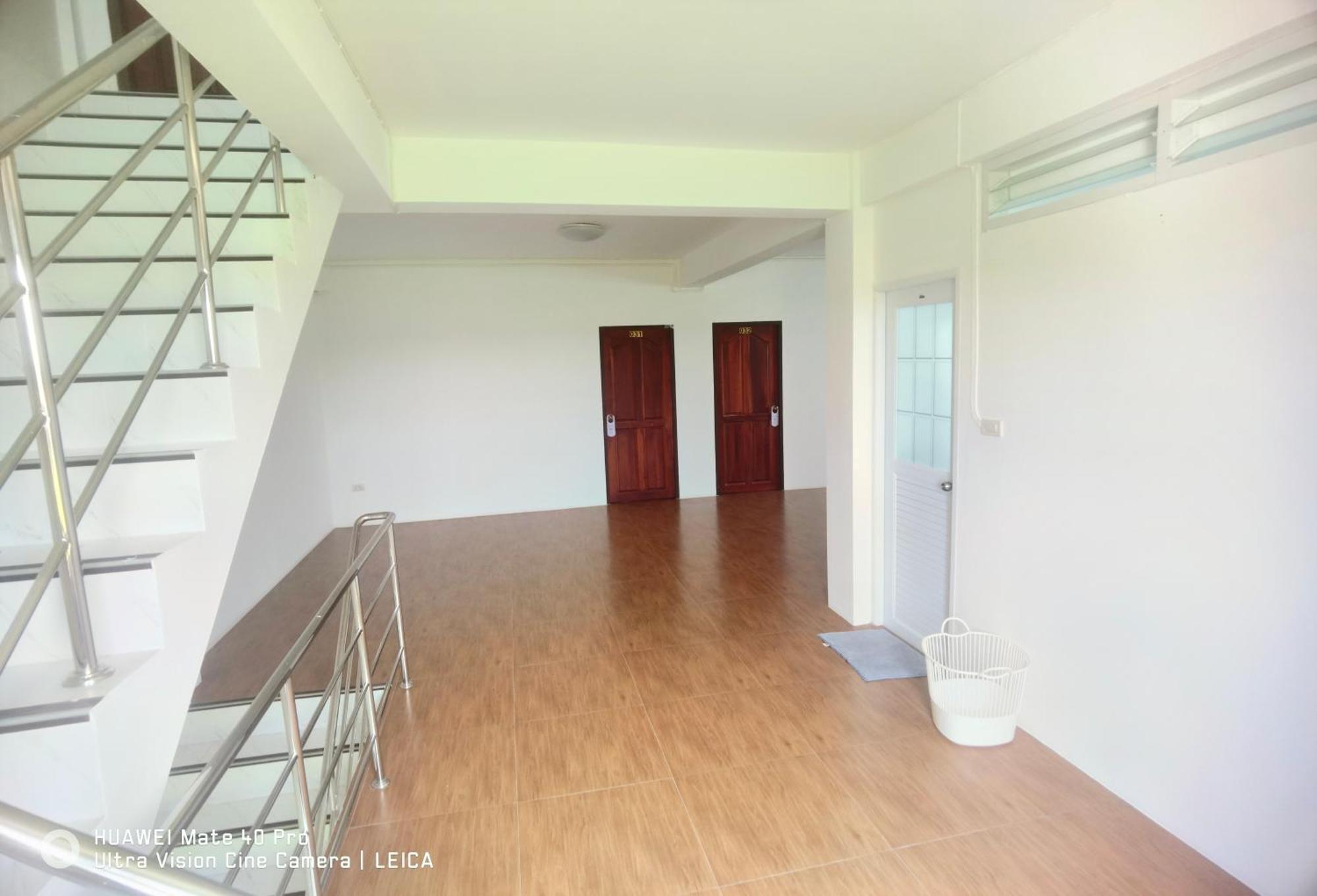 ホテル 115 Townhouse Ban Khlong Krang エクステリア 写真