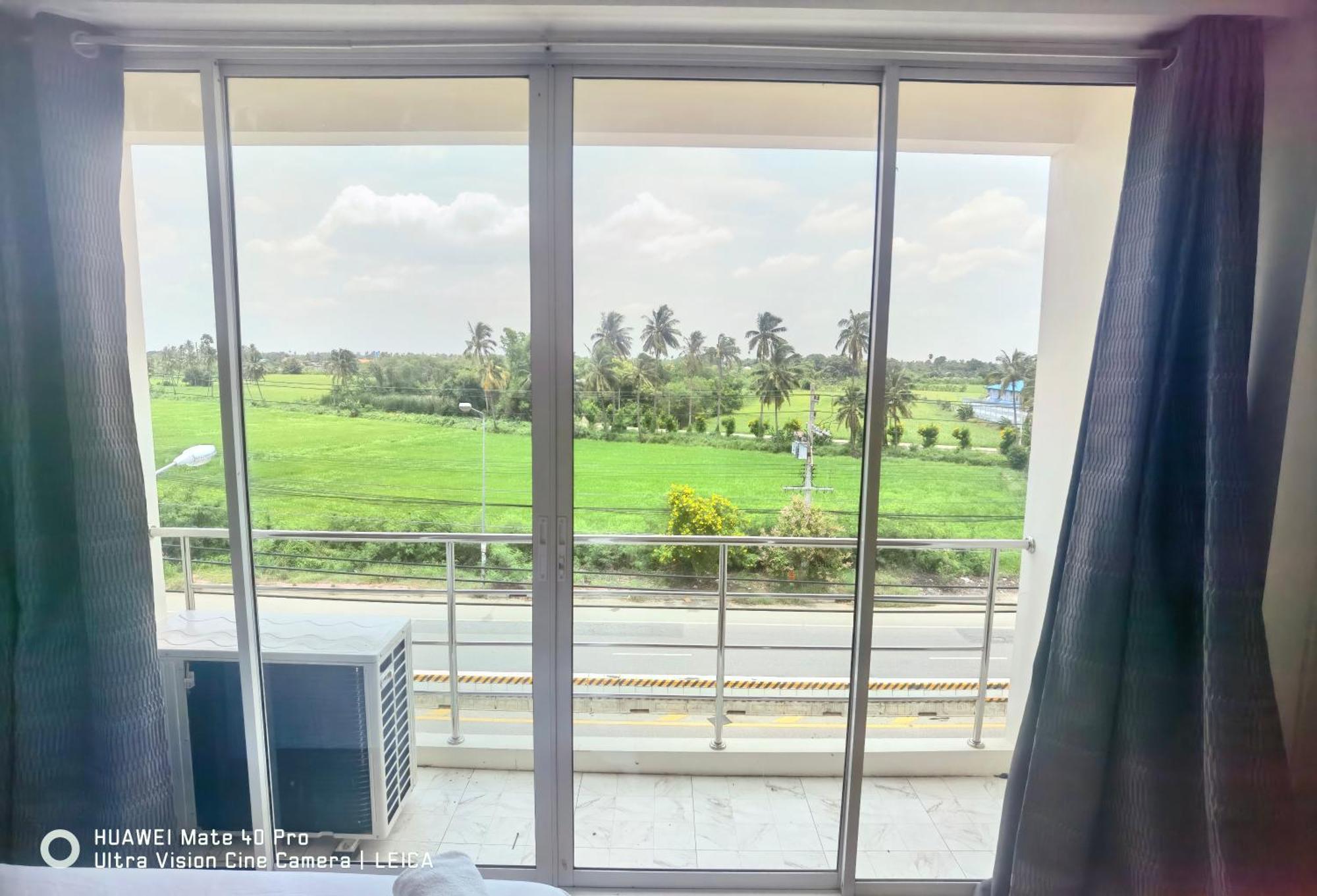 ホテル 115 Townhouse Ban Khlong Krang エクステリア 写真