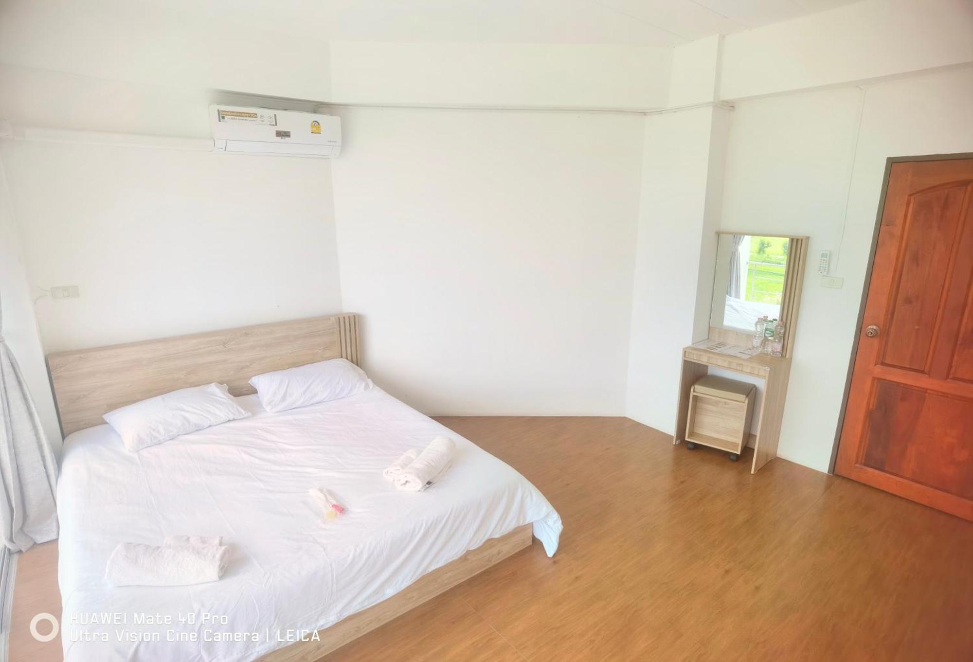 ホテル 115 Townhouse Ban Khlong Krang エクステリア 写真