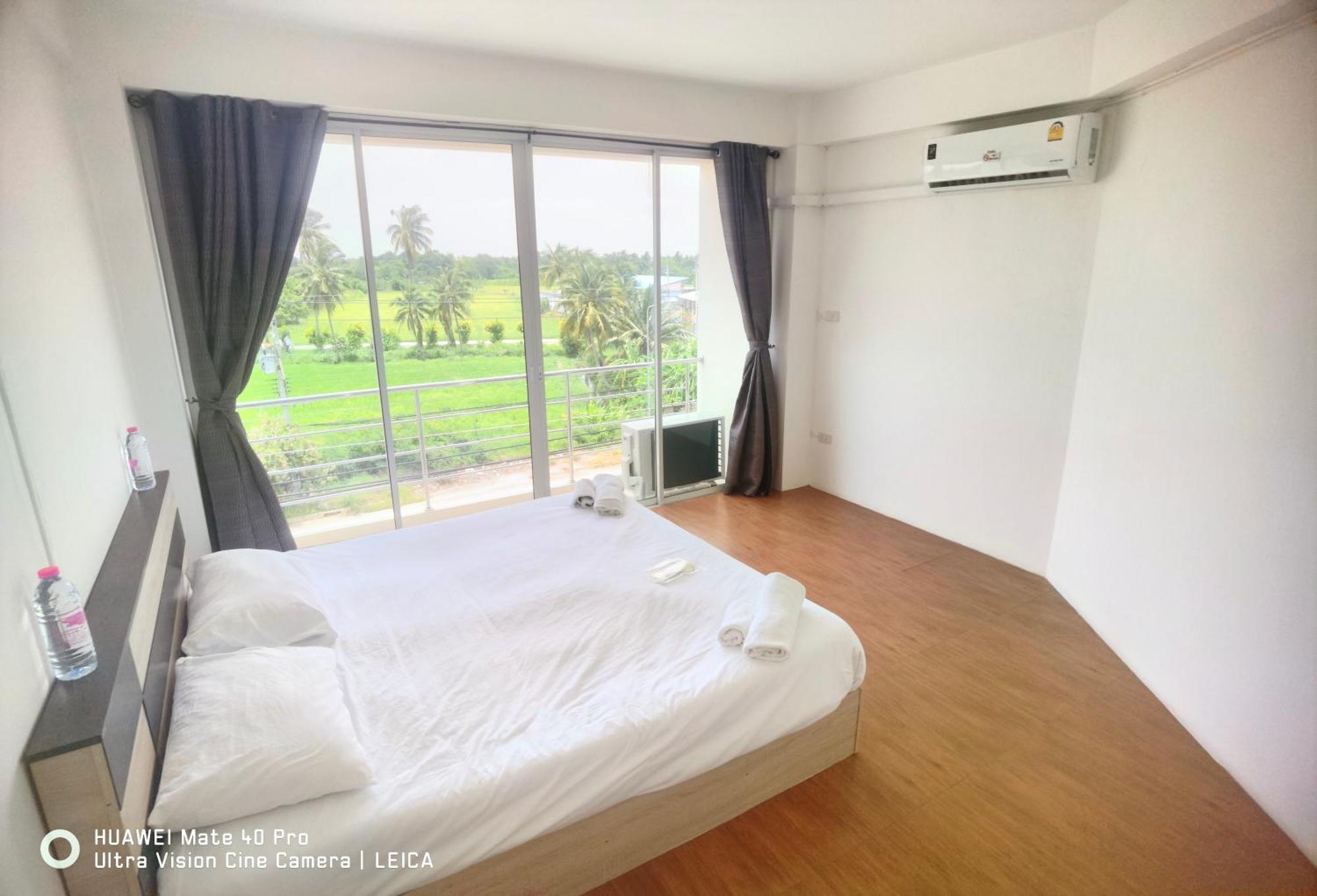 ホテル 115 Townhouse Ban Khlong Krang エクステリア 写真