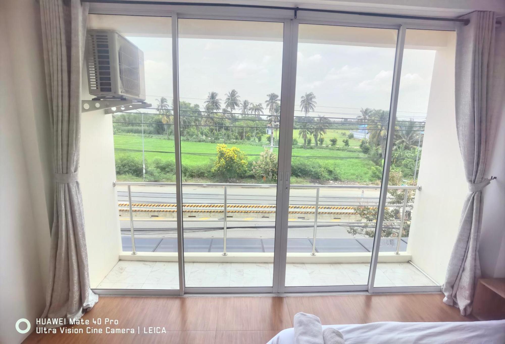 ホテル 115 Townhouse Ban Khlong Krang エクステリア 写真